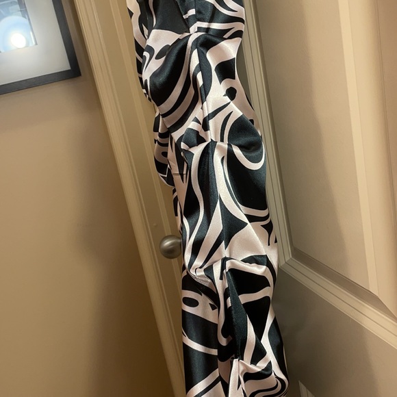 Beautiful cocktail dress - Picture 10 of 12